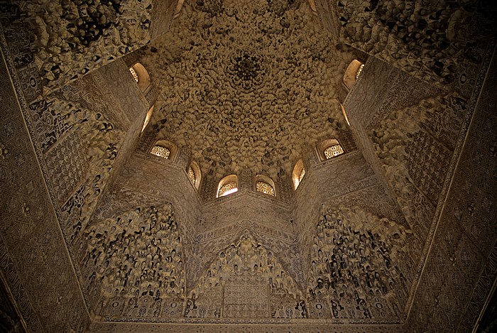 Granada Alhambra: Palacios Nazaríes: Patio de los Leones (Löwenhof): Sala de los Abencerrajes (Abencerragensaal)