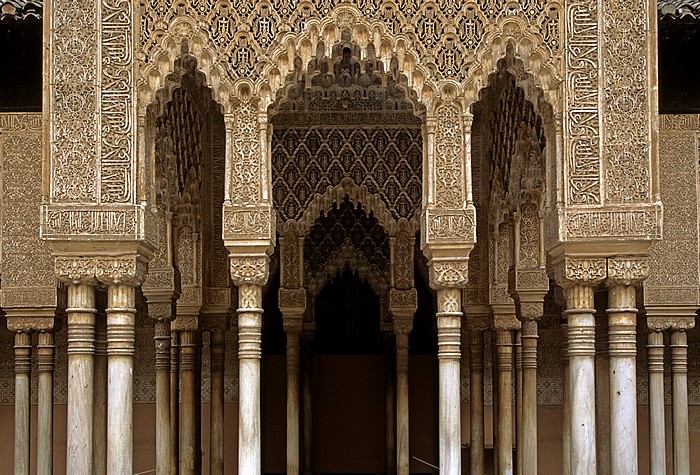 Alhambra: Palacios Nazaríes: Patio de los Leones (Löwenhof) Granada