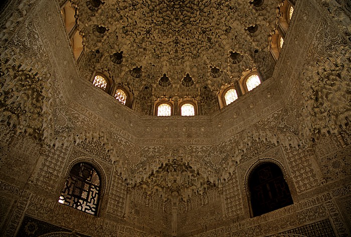Alhambra: Palacios Nazaríes: Patio de los Leones (Löwenhof): Sala de los Mocárabes Granada
