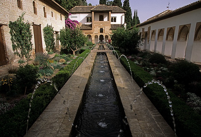Generalife: Patio de la Acequia (Wasserbeckenhof), östlicher Pavillon Granada