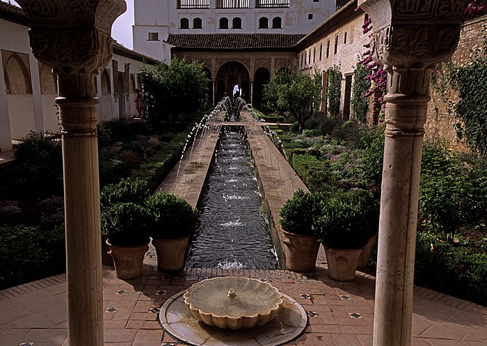 Generalife: Patio de la Acequia (Wasserbeckenhof), westlicher Pavillon Granada