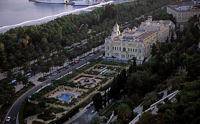 Málaga Blick vom Monte Gibralfaro: Jardines de Pedro Luis Alonsom, Casa Consistorial (Ayuntamiento), Banco de España