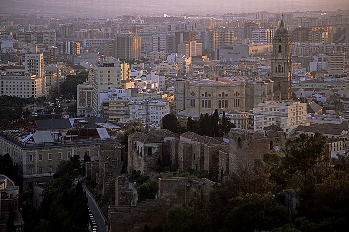 Blick vom Monte Gibralfaro: Alcazaba, Santa Iglesia Catedral Basílica de la Encarnación Málaga