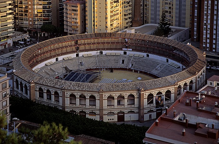 Blick vom Monte Gibralfaro: Plaza de Toros de La Malagueta (Stierkampfarena) Málaga