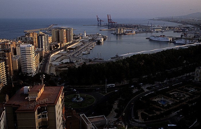 Málaga Blick vom Monte Gibralfaro: Costa del Sol (Mittelmeer), Hafen Jardines de Pedro Luis Alonso