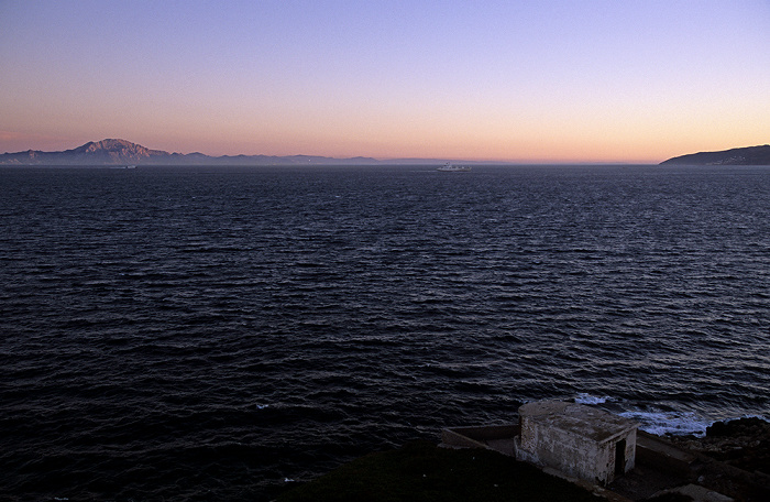 Blick vom Europa Point: Straße von Gibraltar (Mittelmeer), Nordafrika und Bahía de Algeciras (Bay of Gibraltar)