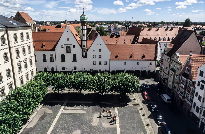 Blick aus dem Augsburger Rathaus: Elias-Holl-Platz und Kloster der Franziskanerinnen von Maria Stern