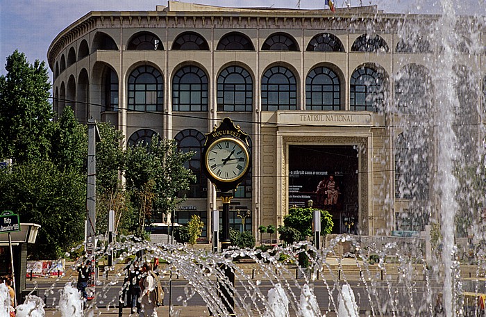 Platz des 21. Dezember 1989 (Piata 21 Decembrie 1989), Nationaltheater Bukarest