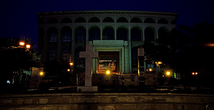 Bukarest Platz des 21. Dezember 1989 (Piata 21 Decembrie 1989): Nationaltheater und 0-Kilometerstein