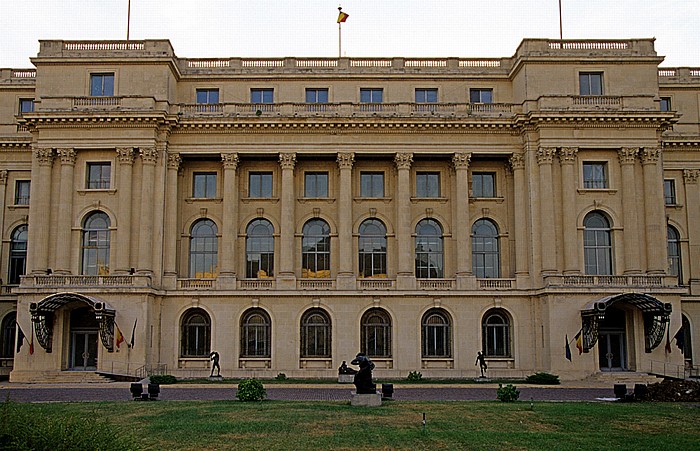 Bukarest Revolutionsplatz (Piata Revolutiei): Muzeul National de Arta al României (Nationales Kunstmuseum von Rumänien)