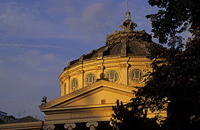 Bukarest Revolutionsplatz (Piata Revolutiei): Athenäum (Ateneul Român Filarmonica George Enescu)