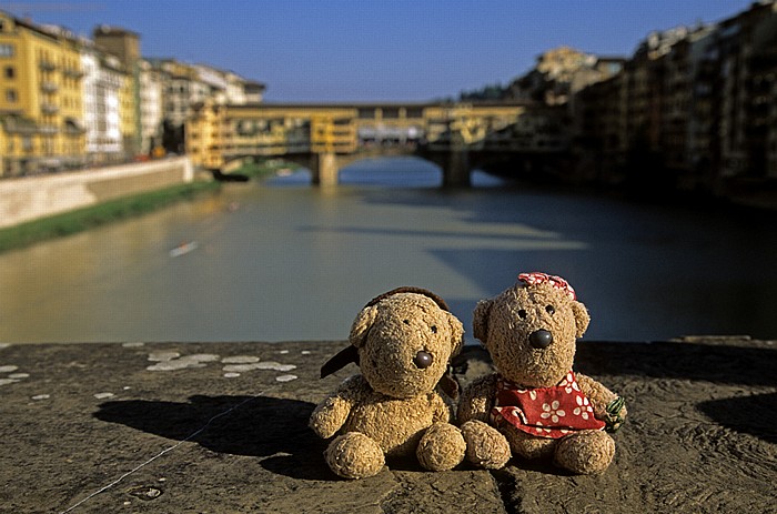 Florenz Ponte Santa Trinita: Teddy und Teddine Arno Ponte Vecchio