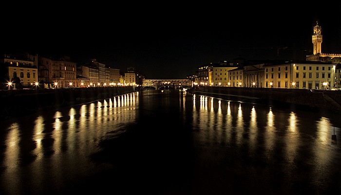 Florenz Blick von der Ponte alle Grazie Arno Palazzo Vecchio Ponte Vecchio