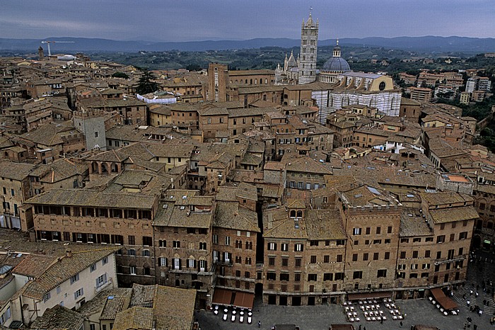 Siena Blick vom Torre del Mangia (Turm des Palastes) Contrada de Aquila Contrada de la Selva Contrada de Pantera Dom Palazzo Chigi-Saracini Piazza del Campo