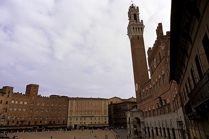 Piazza del Campo, Torre del Mangia (Turm des Palastes), Palazzo Comunale (Palazzo Pubblico, Rathaus) Siena
