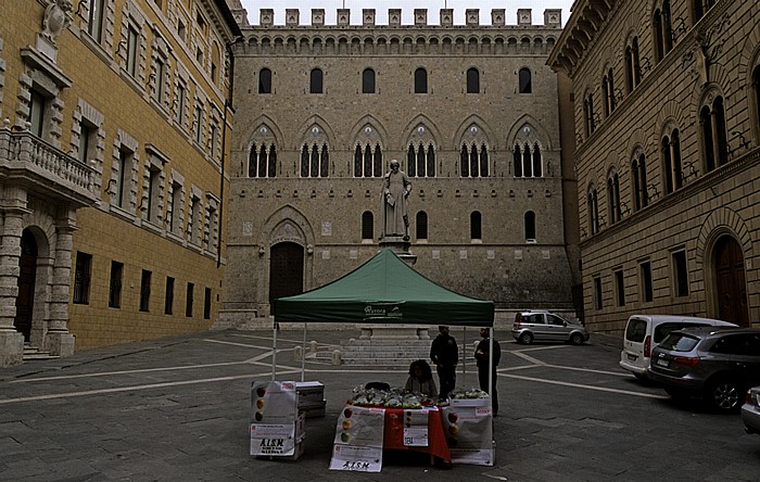 Siena Contrada de Bruco: Piazza Salimbeni