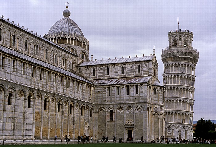 Piazza dei Miracoli (Piazza del Duomo): Dom (Duomo di Santa Maria Assunta), Schiefer Turm (Campanile) Pisa