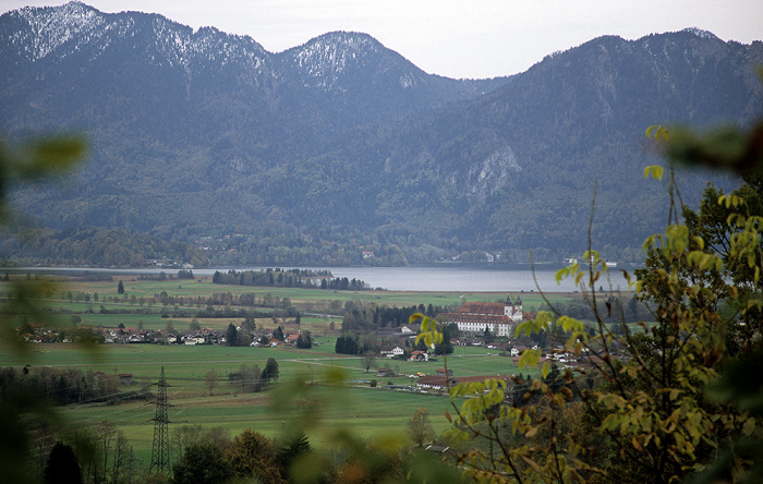 Großweil Freilichtmuseum Glentleiten: Blick auf Schlehdorf und Kochelsee