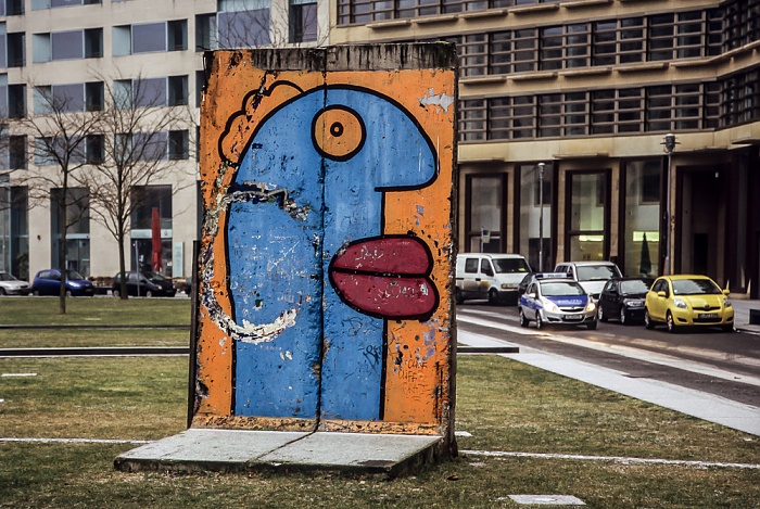 Leipziger Platz: Segment der ehem. Berliner Mauer Berlin 2011