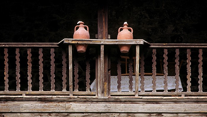 Lagoudera Troodos-Gebirge: Nebengebäude der Scheunenkirche Panagia Arakiotissa