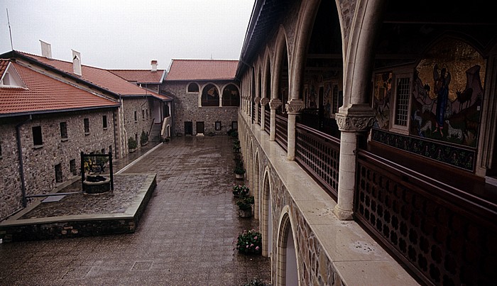 Troodos-Gebirge: Kykkos-Kloster: Klosterhof Kykkos