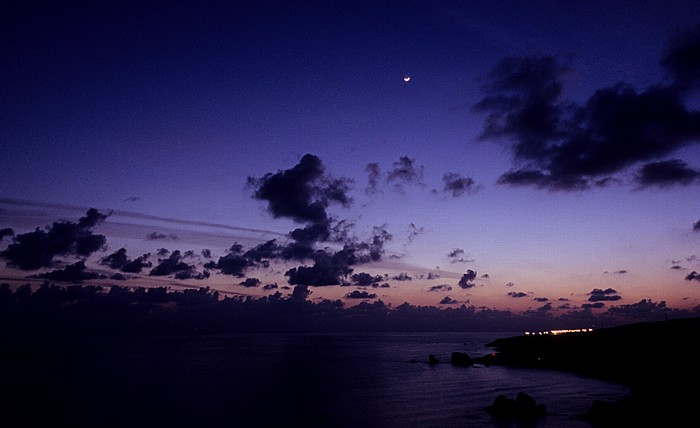 Petra tou Romiou Sonnenuntergang über dem Mittelmeer: Felsen der Aphrodite (links) und Sarazenen-Felsen