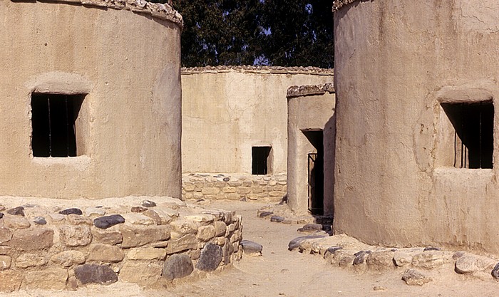 Steinzeitdorf: Rekonstruktion der Rundhütten (Tholoi) Choirokoitia