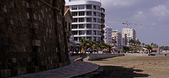 Larnaka Türkisches Hafenkastell, Strandpromenade (Leoforos Athinon), Strand