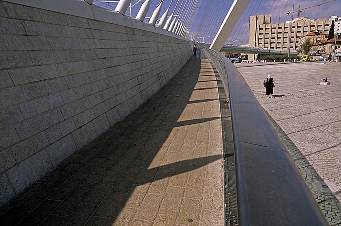 Jerusalem Chords Bridge (Calatrava-Brücke - die weiße Harfe) Bank of Israel