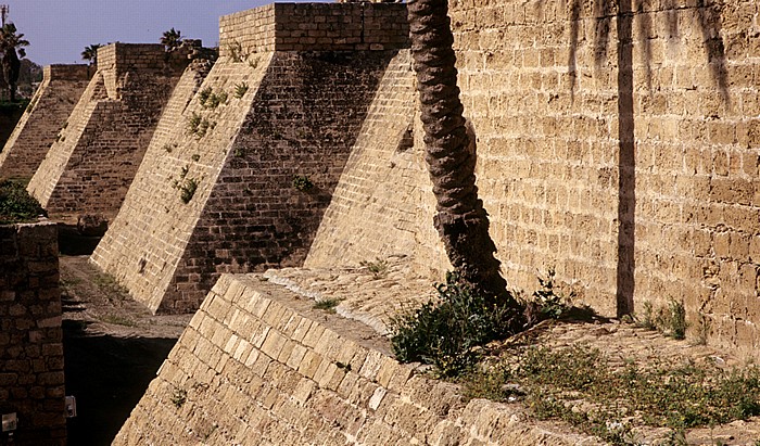 Caesarea National Park: Kreuzfahrermauer Caesarea