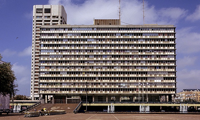 Rabin Square (früher: Kings of Israel Square): City Hall (Rathaus) Tel Aviv