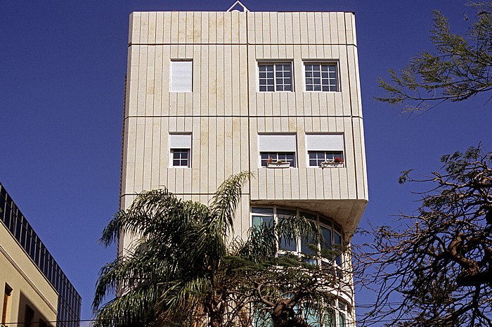 Weiße Stadt (Bauhausarchitektur): Rothschild Boulevard (Sderot Rotshild) Tel Aviv