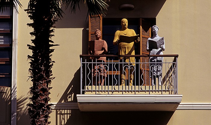 Tel Aviv Rothschild Boulevard (Sderot Rotshild) (Weiße Stadt, Bauhausarchitektur): Balcony Singers Sculpture