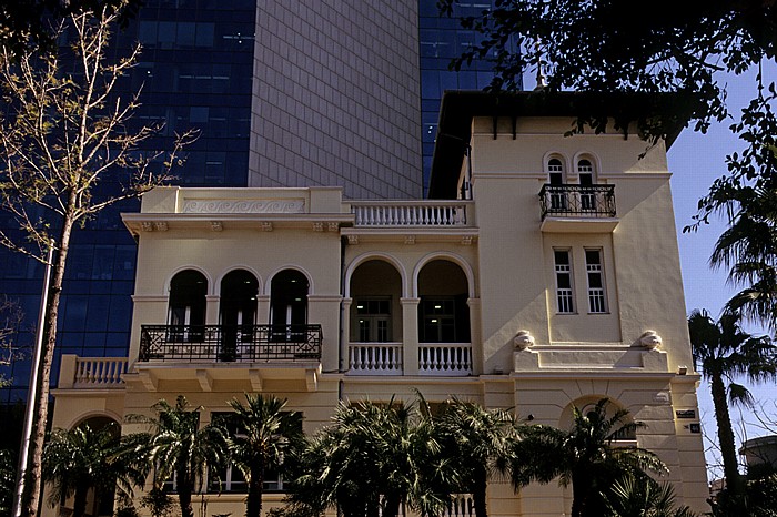 Tel Aviv Rothschild Boulevard (Sderot Rotshild) (Weiße Stadt, Bauhausarchitektur): Russische Botschaft Alrov Tower