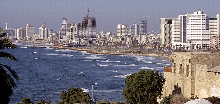 Alt-Jaffa: Blick vom Ha-Pisga-Park auf den Strand und das Stadtzentrum Tel Aviv