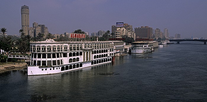 Blick von der 6th of October Bridge: Gezira (Nilinsel), Nil Kairo