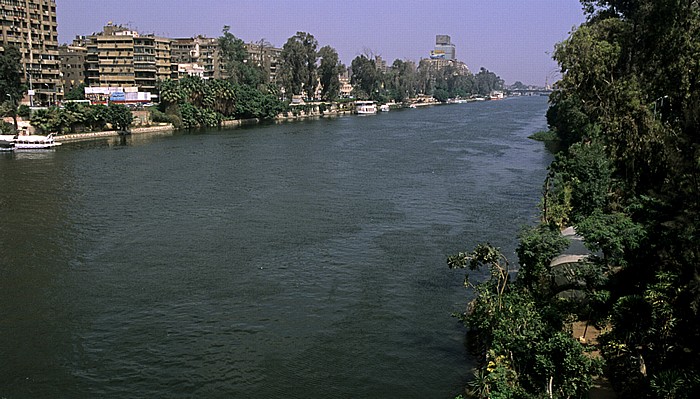 Kairo Blick von der 6th of October Bridge (v.l.): Agouza, Nil-Seitenarm, Gezira (Nilinsel) Brücke des 6. Oktober