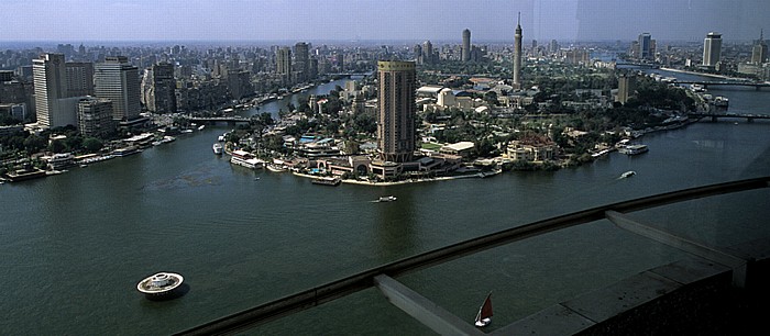 Blick aus dem Grand Nile Tower (v.l.): Agouza, Nil, Gezira, Nil, Downtown Kairo