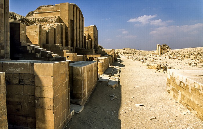 Ruinen des Tempels T Sakkara