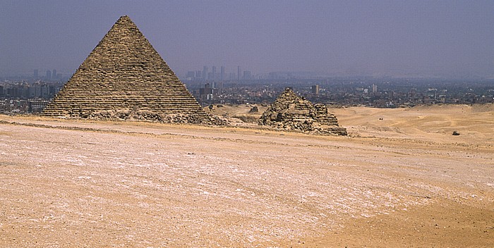 Gizeh-Plateau: Mykerinos-Pyramide und Königinnen-Pyramiden