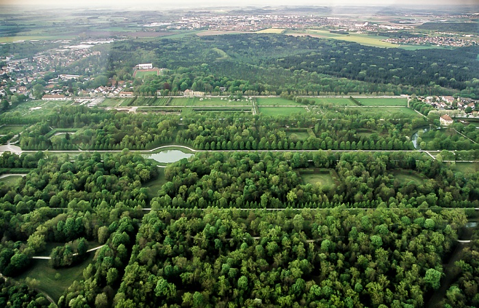 Oberschleißheim Luftbild aus Zeppelin: Schlossanlage Schleißheim - Schlosspark mit Mittelkanal Schlosspark Schleißheim