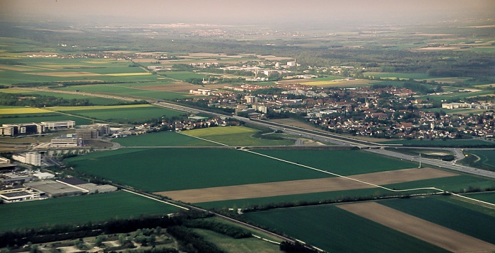 Garching bei München Luftbild aus Zeppelin: Bundesautobahn A 9 mit Anschlussstelle Garching-Süd Forschungs-Neutronenquelle Heinz Maier-Leibnitz Hochbrück Hochschul- und Forschungszentrum