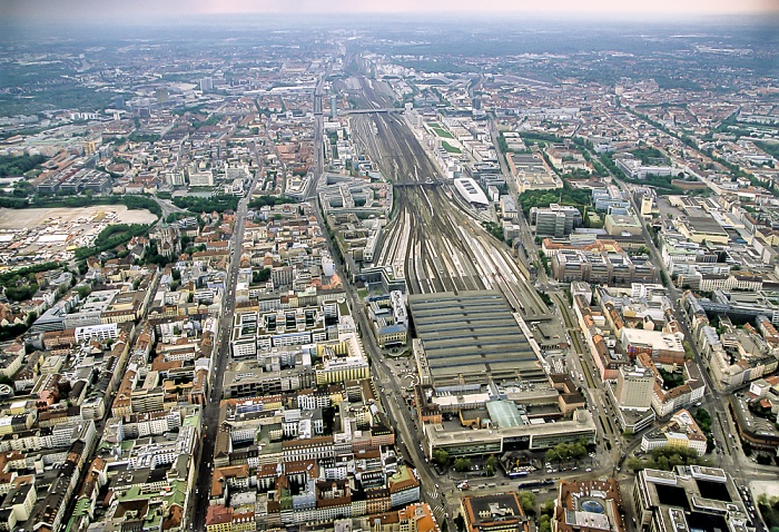 Luftbild aus Zeppelin: Schwanthalerhöhe, Bahnstrecke Hauptbahnhof - Pasing, Maxvorstadt München