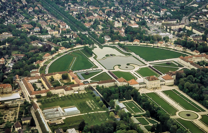 Luftbild aus Zeppelin: Schloss und Park Nymphenburg München