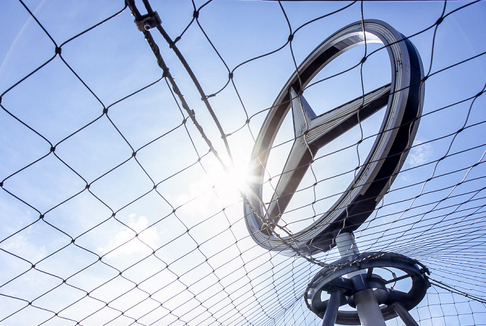 Hauptbahnhof: Mercedes-Stern auf  Bahnhofsturm Stuttgart