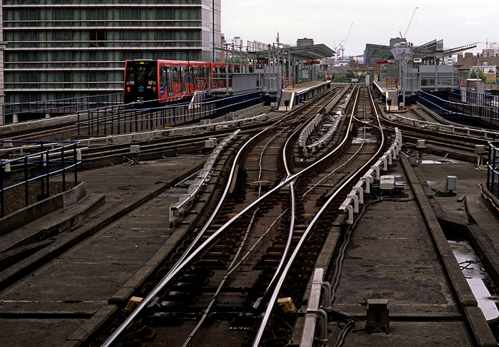 Isle of Dogs (Docklands): Canary Wharf - Canary Wharf DLR Station London 2011