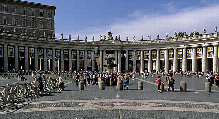 Vatikan Petersplatz: Kolonnaden Apostolischer Palast