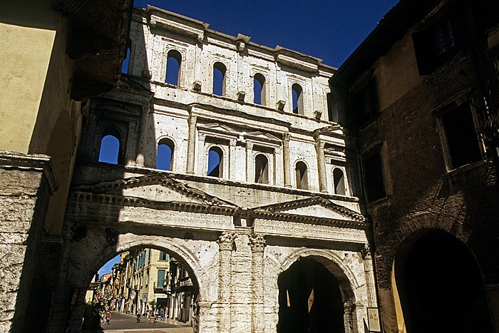 Centro Storico (Altstadt): Porta dei Borsari Verona