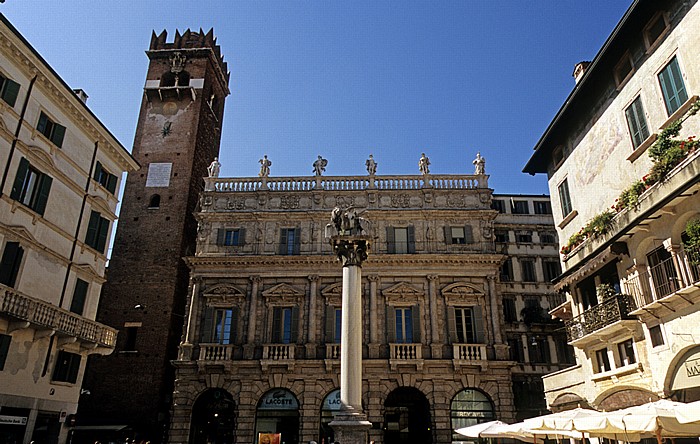 Verona Centro Storico (Altstadt): Piazza delle Erbe Colonna di San Marco Palazzo Maffei Torre del Gardello
