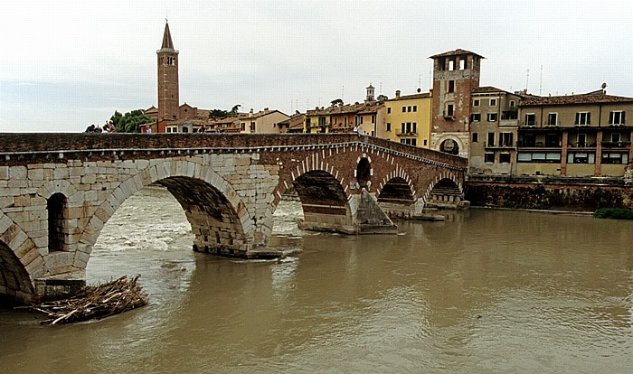 Verona Centro Storico (Altstadt): Ponte Pietra, Etsch (Adige) Basilica di Santa Anastasia
